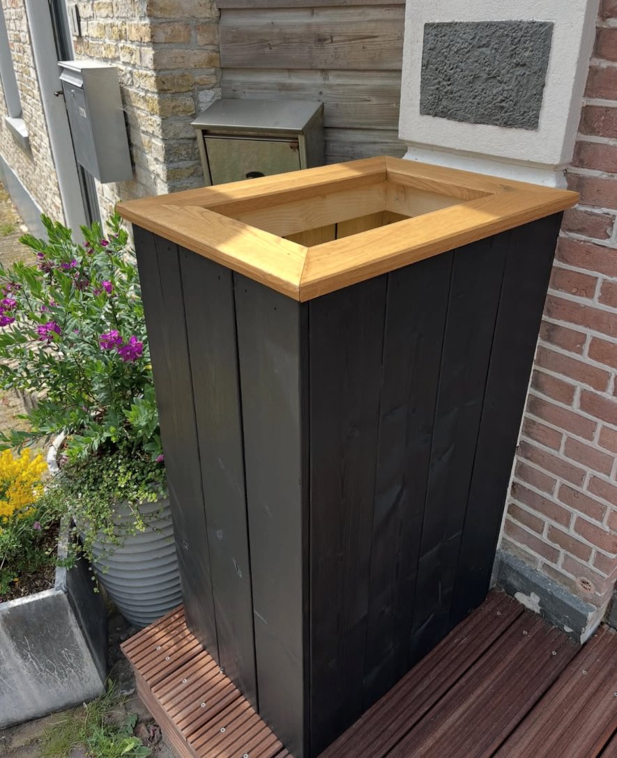 Zwarte bak met eiken rand