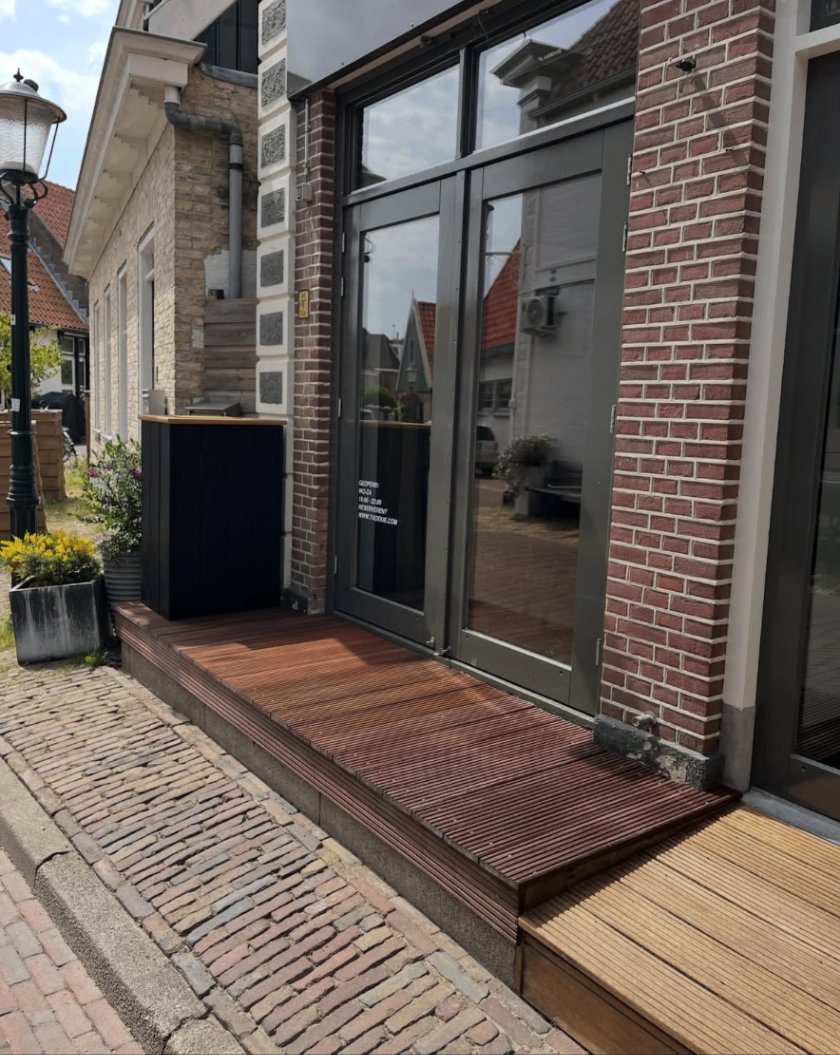 Nieuw terras voor de deur